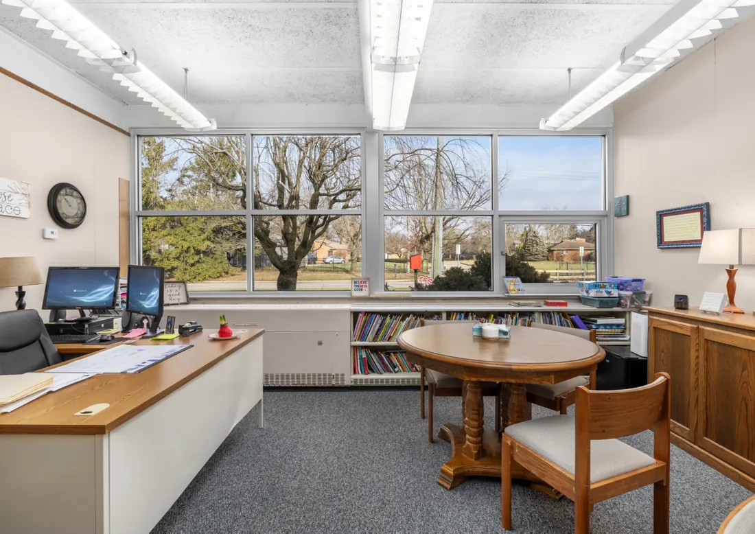 St. Regis office with desk and round table